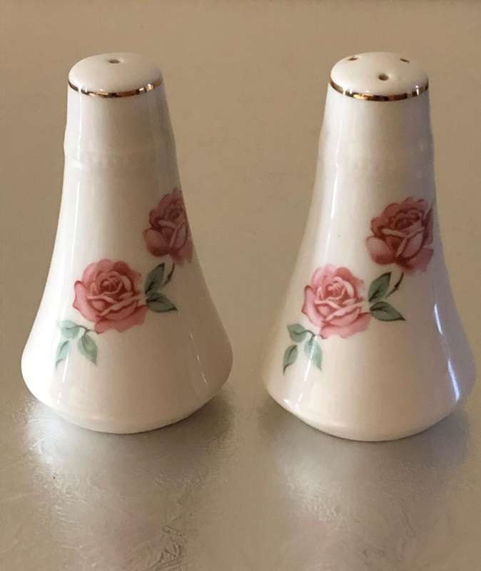 VINTAGE ROSE DESIGN SALT & PEPPER SET