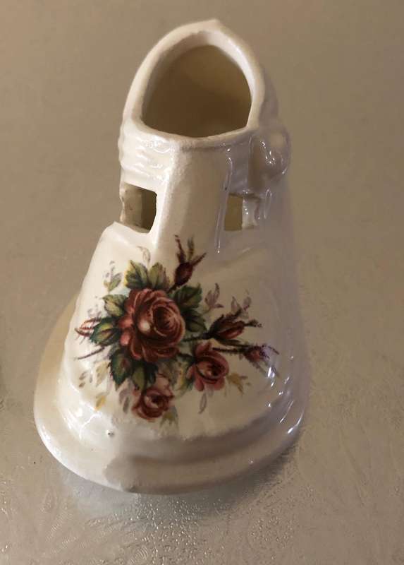 VINTAGE PORCELAIN TWO BABY SHOES