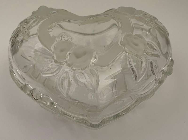 HEART SHAPE WITH FROSTED ROSES CRYSTAL GLASS CANDY JAR/JEWELRY BOX WITH LID 16CM