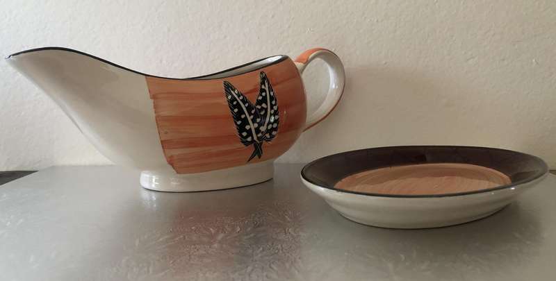 TABLE CHARM EXCLUSIVE GRAVY BOAT WITH TRAY - TWO GUINEA FOWL FEATHERS -  EXCELLENT CONDITION