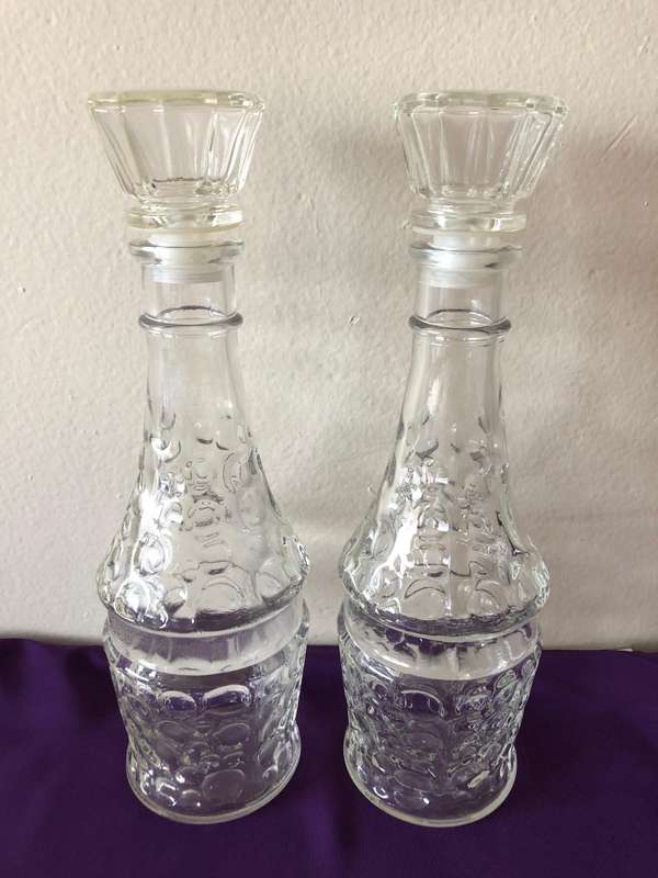 TWO DECANTERS WITH BEAUTIFUL DESIGN ON GLASS 29CM