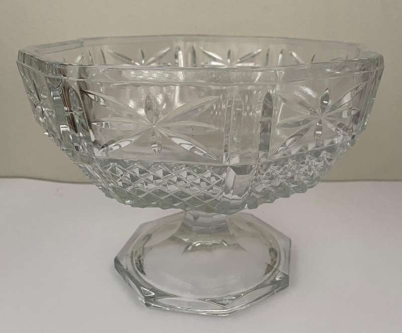 STUNNING CUT GLASS CENTRE PIECE