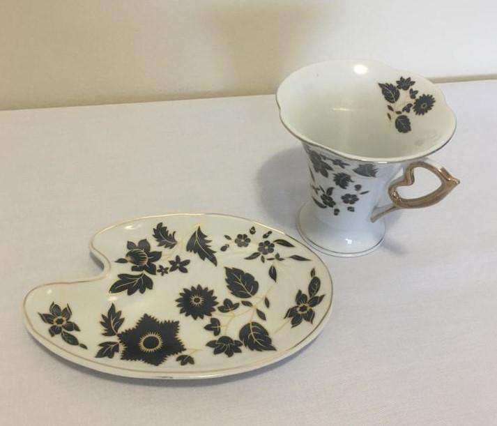 VINTAGE CUP AND PORCELAIN SNACK TRAY