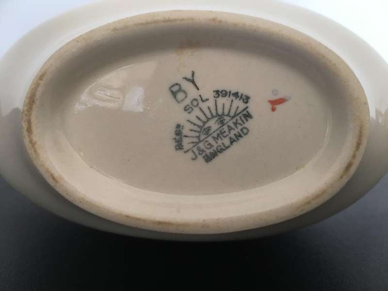 VINTAGE J & G MEAKIN ENGLAND GRAVY BOAT