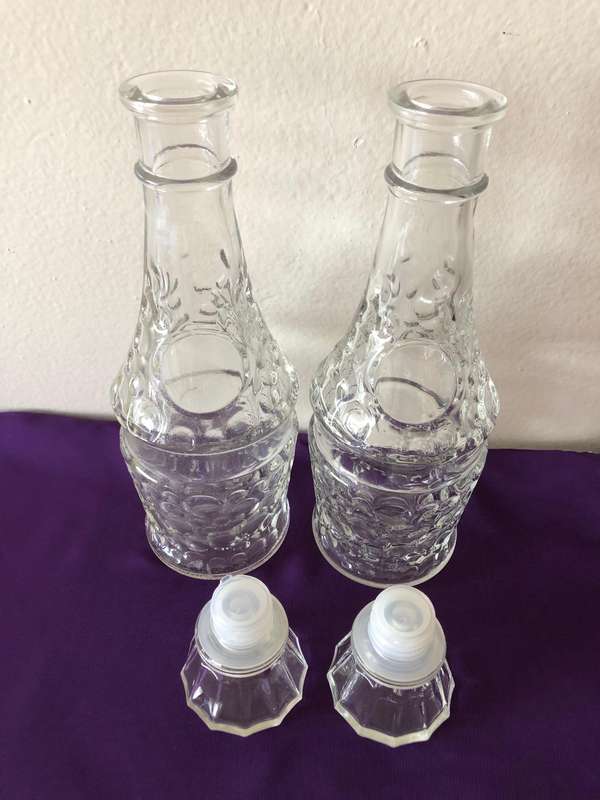 TWO DECANTERS WITH BEAUTIFUL DESIGN ON GLASS 29CM