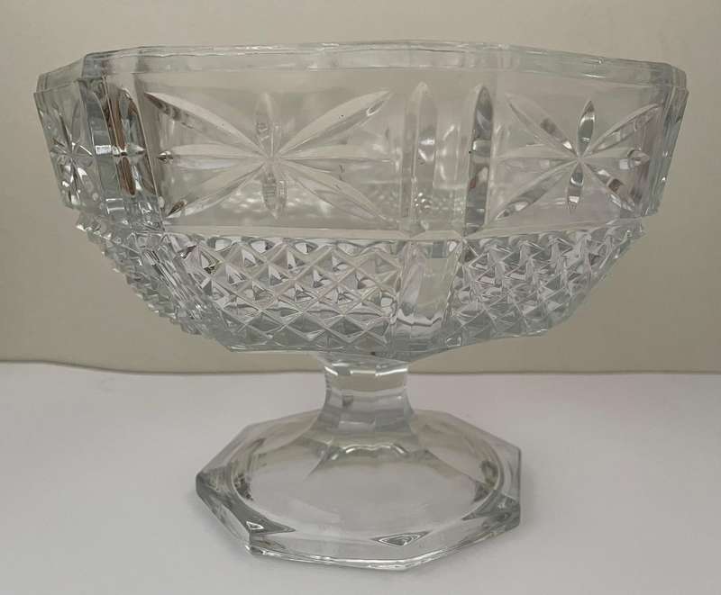STUNNING CUT GLASS CENTRE PIECE