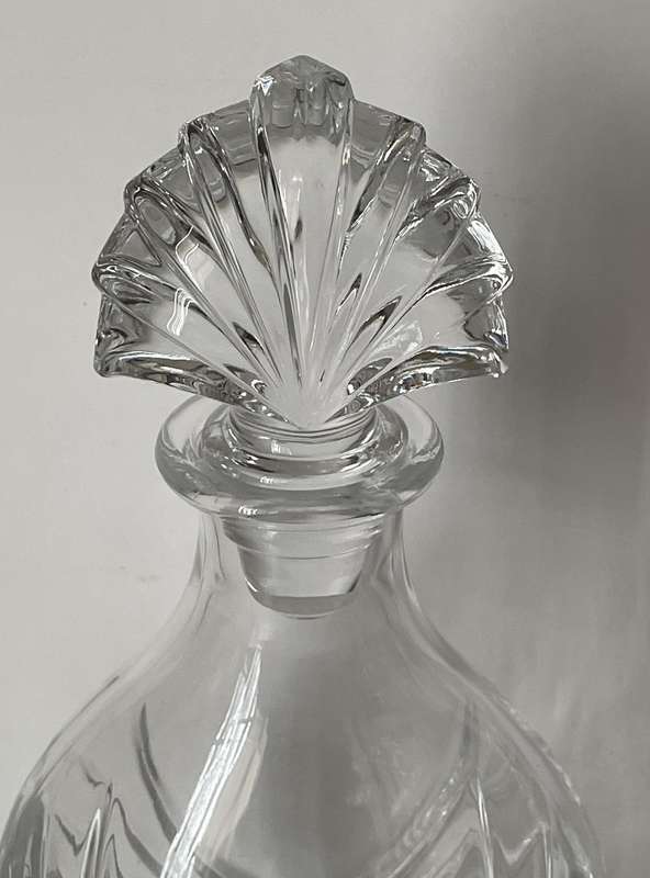 ANTIQUE COLLECTABLE CUT GLASS DECANTER WITH CLAM SHELL STOPPER
