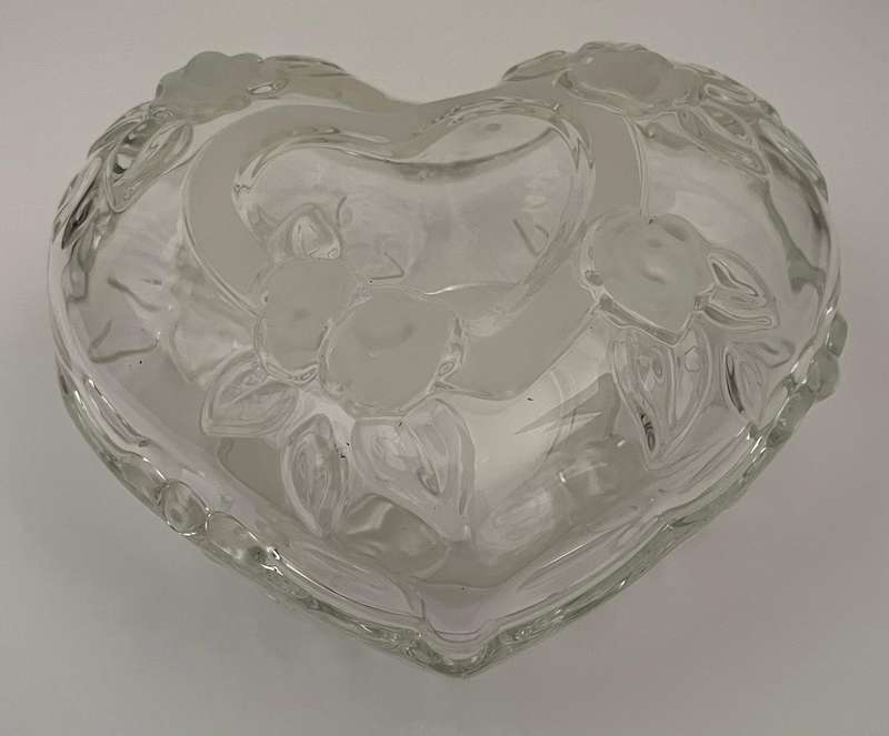 HEART SHAPE WITH FROSTED ROSES CRYSTAL GLASS CANDY JAR/JEWELRY BOX WITH LID 16CM