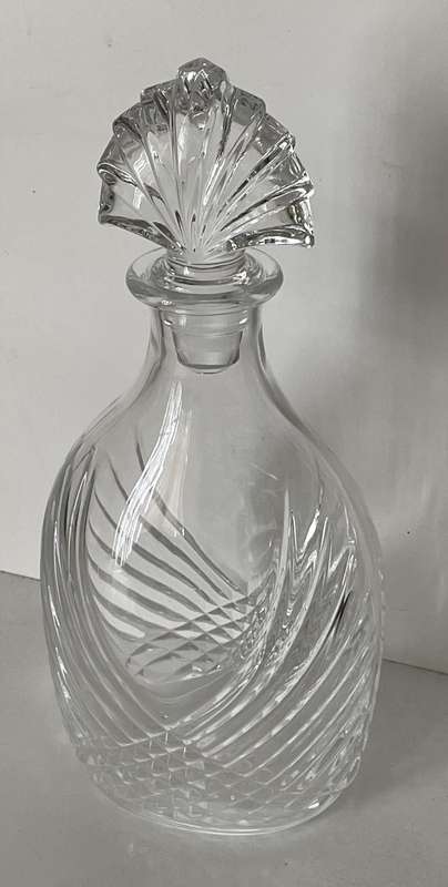 ANTIQUE COLLECTABLE CUT GLASS DECANTER WITH CLAM SHELL STOPPER