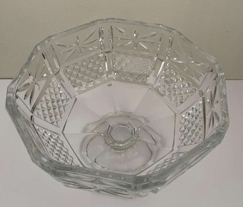 STUNNING CUT GLASS CENTRE PIECE