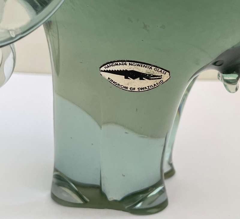 HANDMADE NGWENYA GLASS KINGDOM OF SWAZILAND - ELEPHANT 17CM - WITH ORIGINAL LABEL ATTACHED