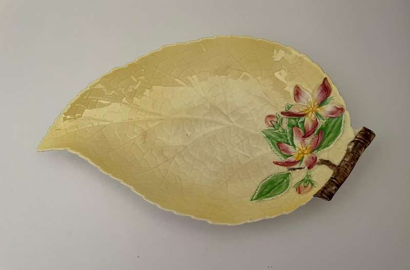 CARLTON WARE MADE IN ENGLAND SERVING DISH WITH FLOWERS 26CM