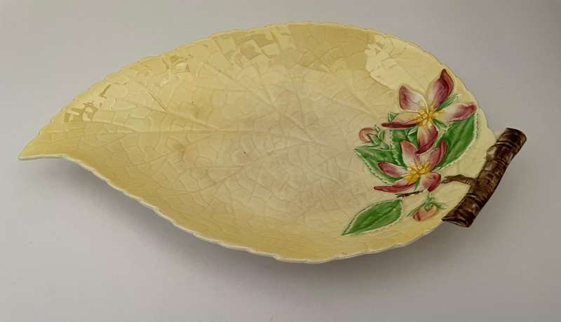 CARLTON WARE MADE IN ENGLAND SERVING DISH WITH FLOWERS 26CM