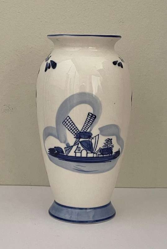 DUTCH DELFT WINDMILL & FLOWERS VASE 17CM