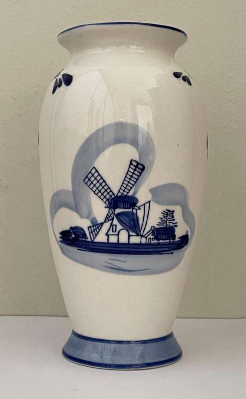 DUTCH DELFT WINDMILL & FLOWERS VASE 17CM