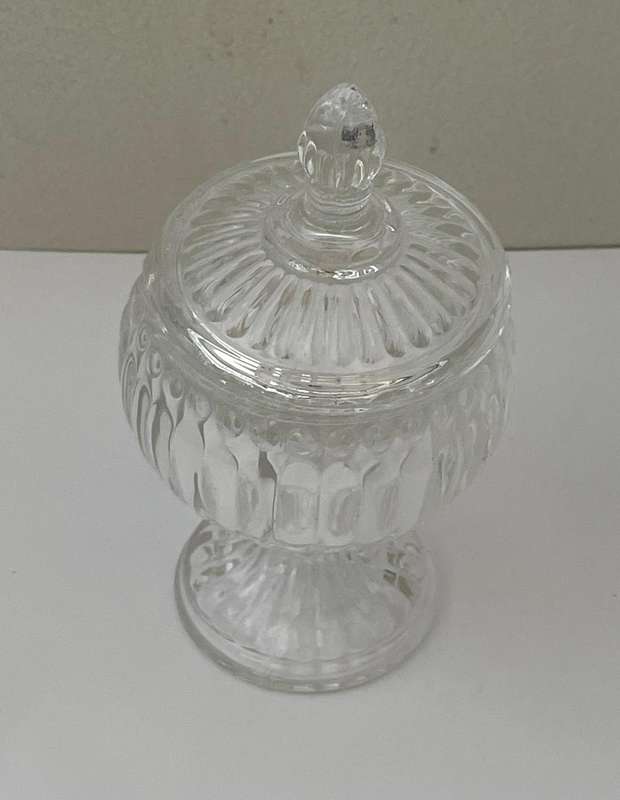 VINTAGE CUT GLASS PEDESTIL SUGAR BOWL WITH LID IN IMMACULATE CONDITION -15CM