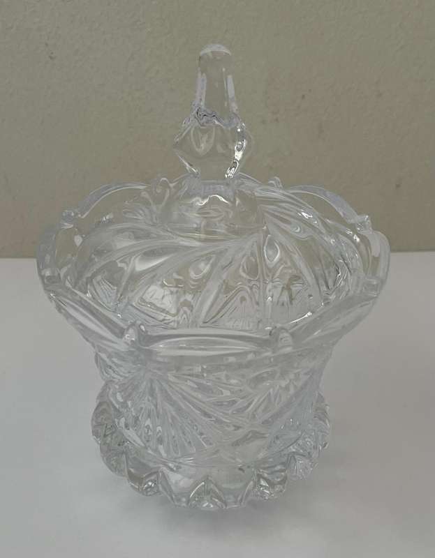 VINTAGE CUT GLASS SUGAR BOWL IN IMMACULATE CONDITION - 13CM