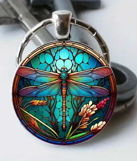 Green dragonfly keychain, dragonfly keyring, insect-themed accessories, nature gift idea