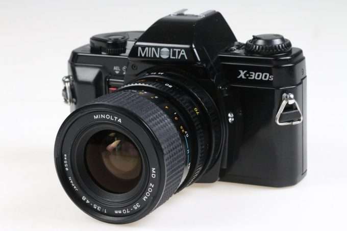 Minolta SLR X-300s + Zoom Lens 28-70 Albinar Macro 3.9-4.8