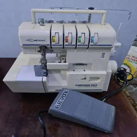 Empisal 500D overlocker + footpadel