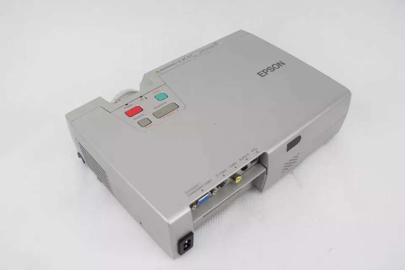 EPSON EMP-735 LCD Projector Home Theater Office Conference /vga/av out(WORKING FUCUS IS OUT)