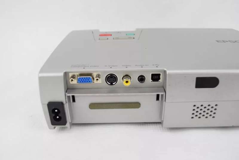 EPSON EMP-735 LCD Projector Home Theater Office Conference /vga/av out(WORKING FUCUS IS OUT)