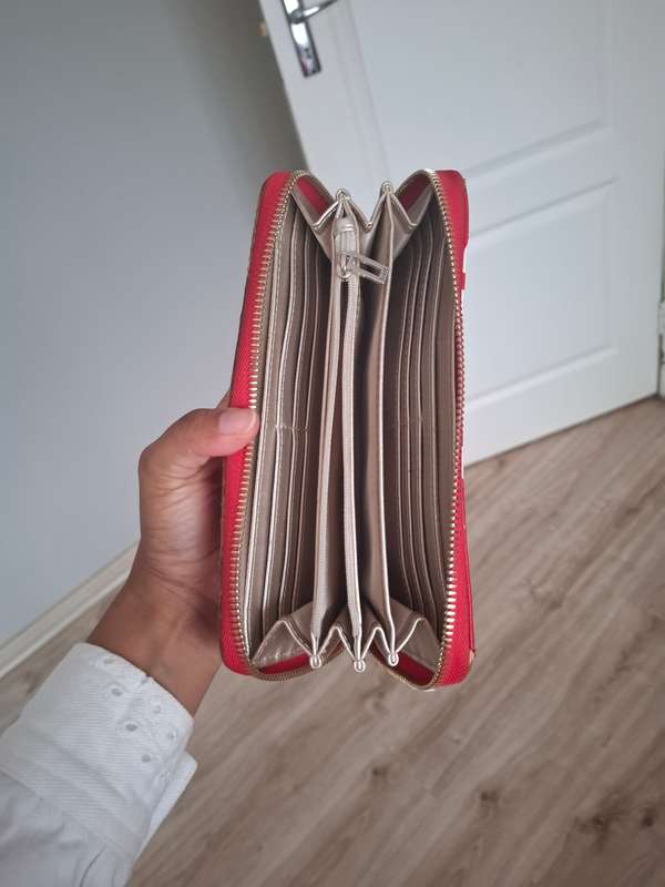Guess red wallet