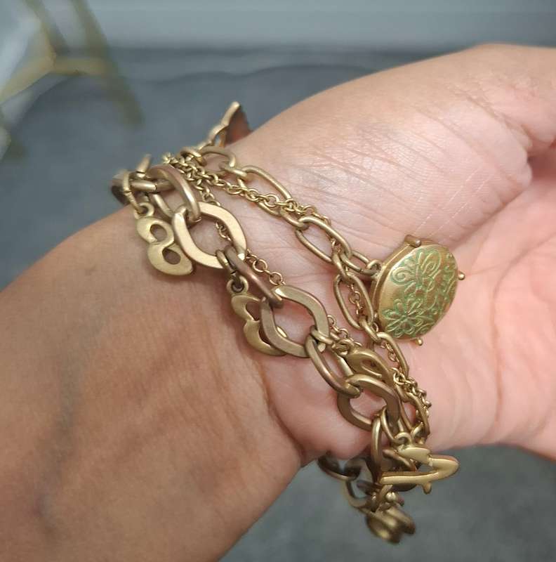 GUESS Iconic charm bracelet...over 7 stunning charms