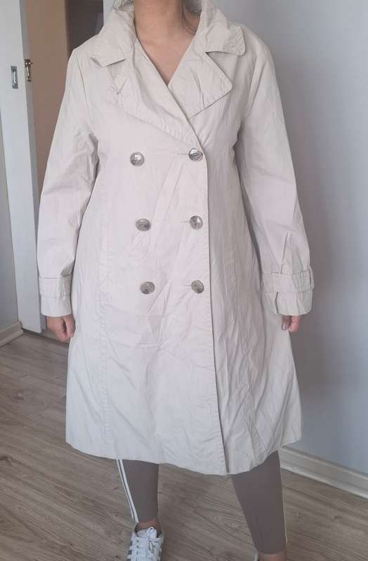 Beautiful beige trench....size XL