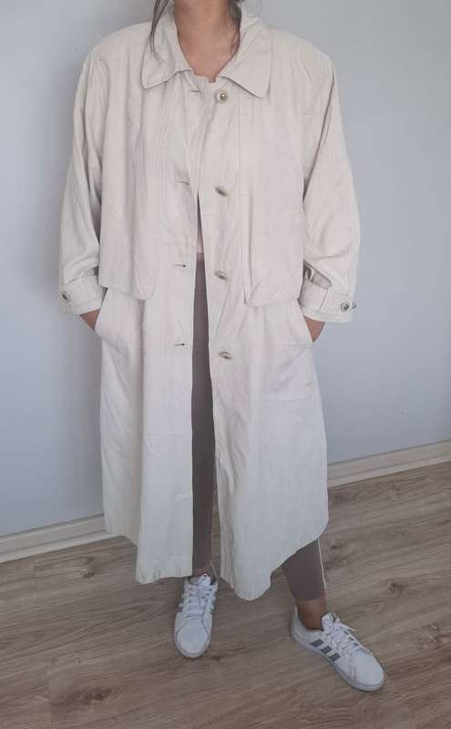 STUNNING BEIGE TRENCH COAT  ...size LARGE