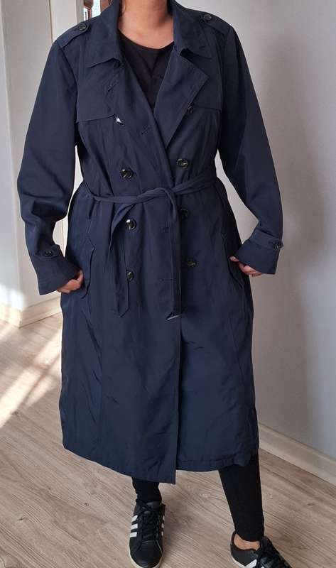 Navy trench coat ....size extra large