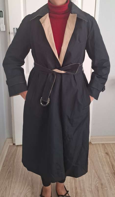 Gorgeous black and beige reversible trench coat....size 12