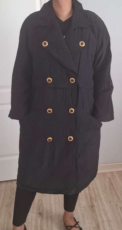 Gorgeous black trench coat ....size 2XL