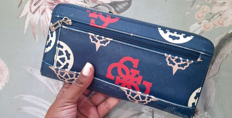 GUESS sling wallet