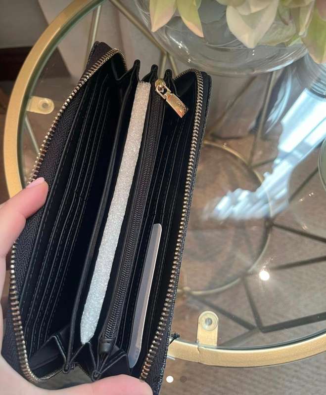Women's wallet GUESS VIKKY  ZIP AROUND