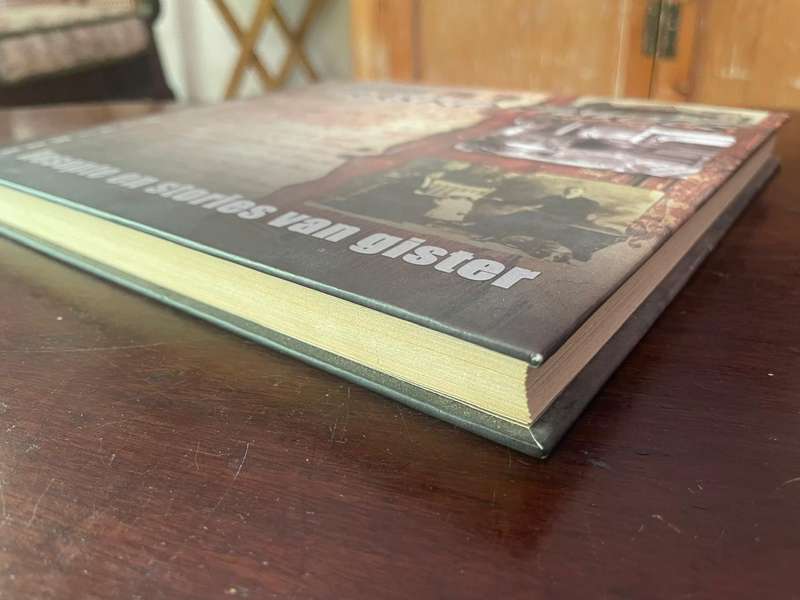 KUIER IN N PLAASKOMBUIS, Resepte en stories van gister deur Nico Moolman