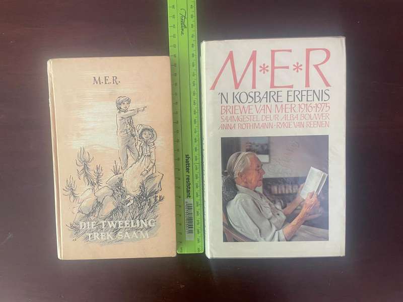 BUNDEL VAN M.E.R.  Die tweeling trek saam + n Kosbare Erfenis