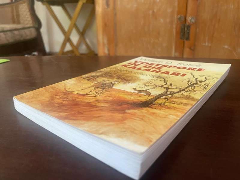VOETSPORTE IN DIE KALAHARI, Jeugherinneringe deur Willem D. Kotzé