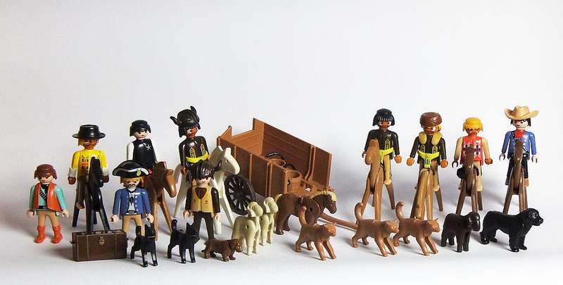 Thirty two pieces of vintage Playmobil toys including animals and accessories