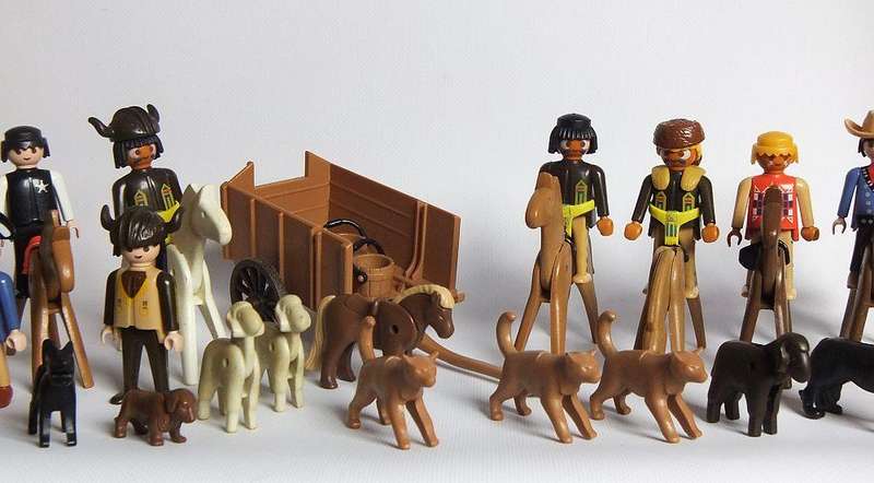 Thirty two pieces of vintage Playmobil toys including animals and accessories