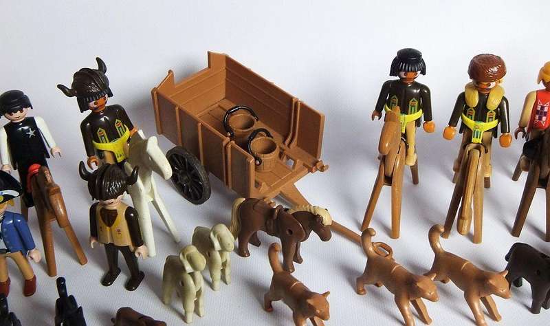 Thirty two pieces of vintage Playmobil toys including animals and accessories