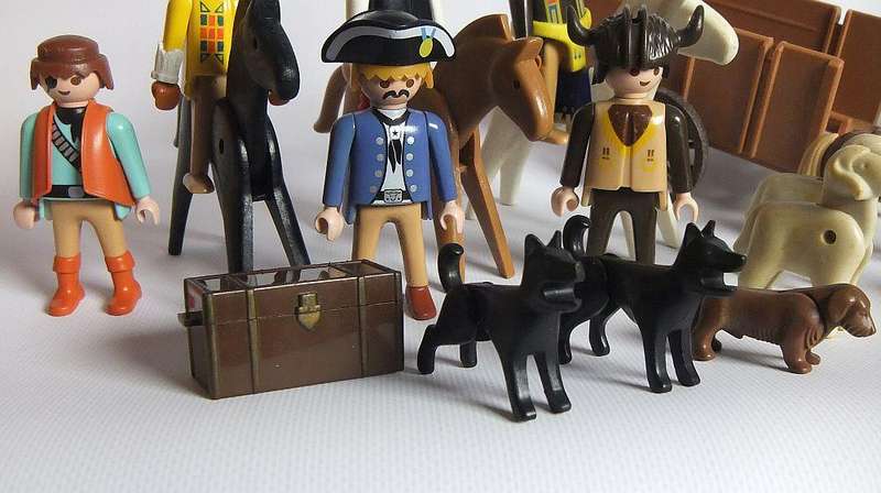 Thirty two pieces of vintage Playmobil toys including animals and accessories