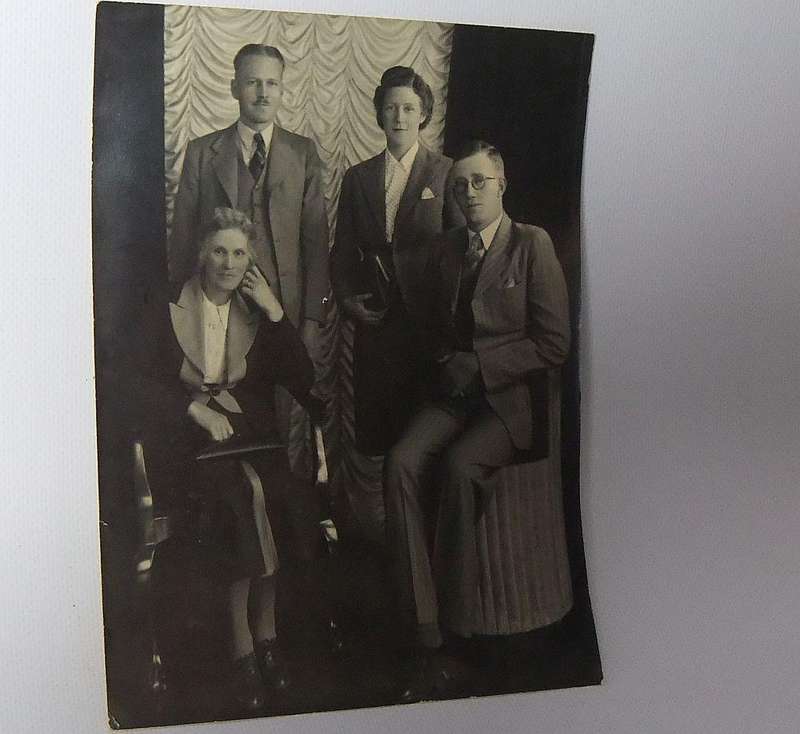 UNDER R100 - Vintage / Antique photograph - Group photo