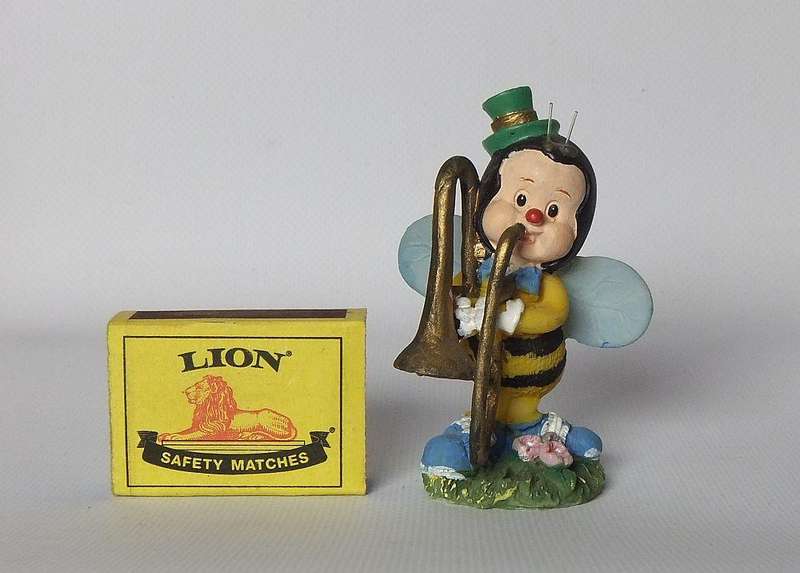 UNDER R100 - Musical figure - Bee trumpet player