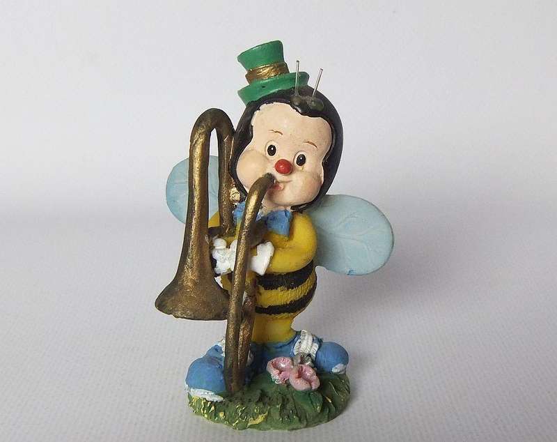 UNDER R100 - Musical figure - Bee trumpet player