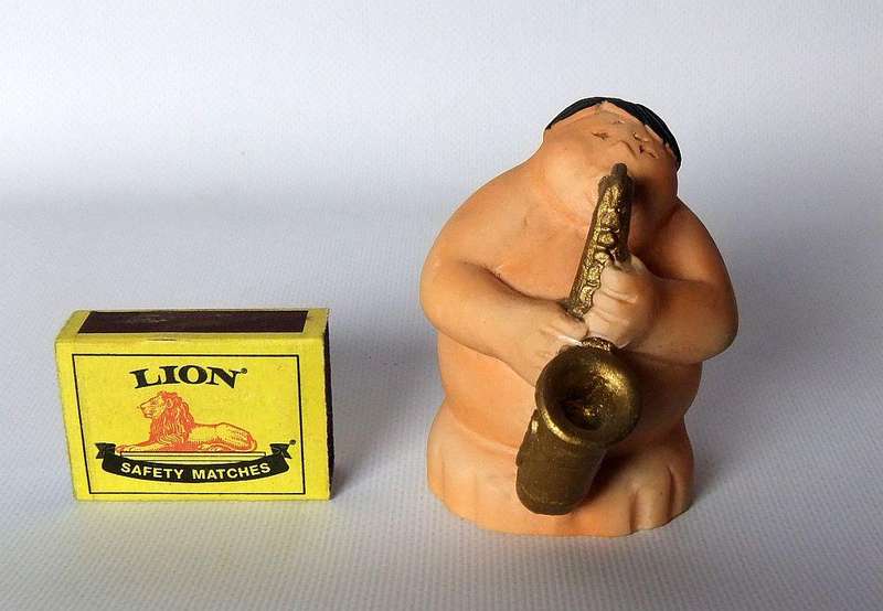 UNDER R100 - Musical figure - Solid resin fat man saxophone player