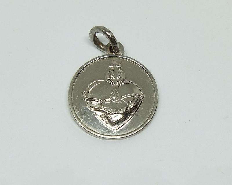 UNDER R100 - Collectable - Sacred heart pendant / fob