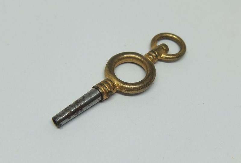 UNDER R100 - Collectable - Antique pocket watch key