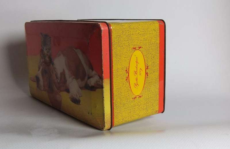 UNDER R100 - Vintage tin - Pyotts biscuits