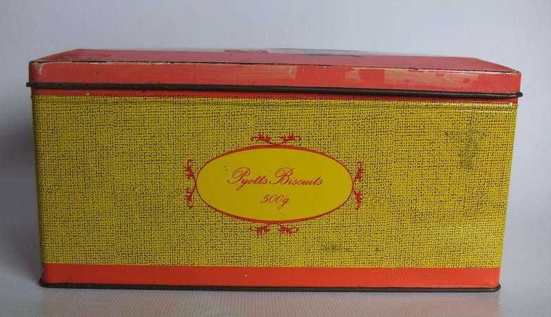 UNDER R100 - Vintage tin - Pyotts biscuits